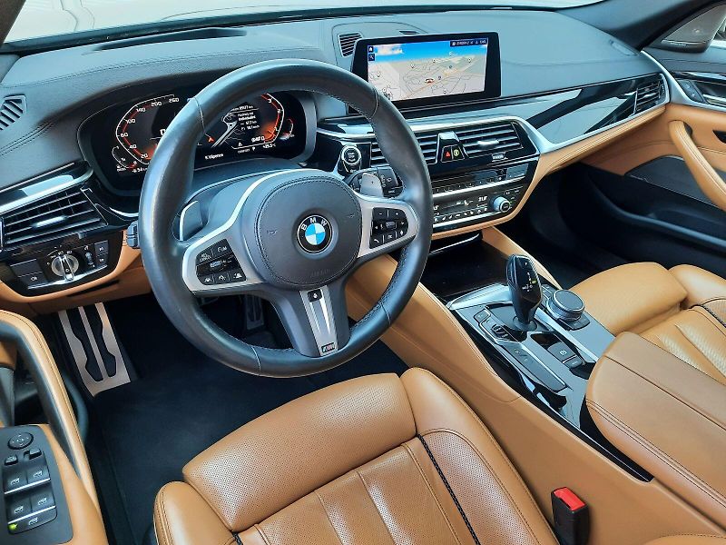 BMW Řada 5 (2020) M550d xDrive Touring - fotka 11 z 15