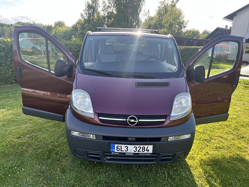 Opel Vivaro 1.9CDTI 74KW,5 MÍST,KLIMA,TZ - fotka 22 z 39