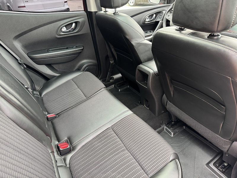 Renault Kadjar (2015) 1.6dCi AWD Bose LED Kamera - fotka 19 z 50