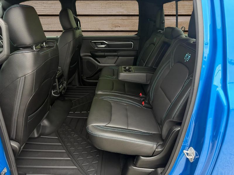 Dodge RAM (2022) +HYDRO BLUE+LOOK26+OFFR.PAKET+ - fotka 12 z 22