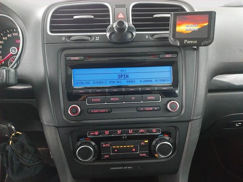 Volkswagen Golf (2010) 1.6 TDI, po STK, levný provoz - fotka 12 z 19