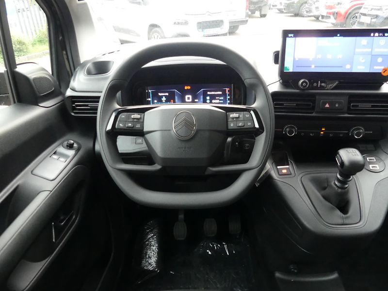 Citroën Berlingo (2026) PLUS PROFI Petrol 110k Manual - fotka 12 z 21