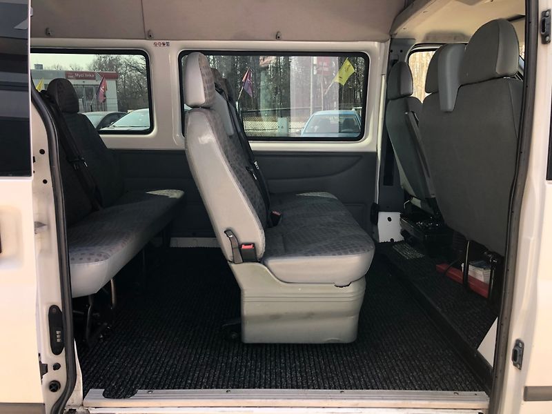 Ford Transit Courier (2013) 2.2 TDCi 9 Míst - fotka 10 z 24