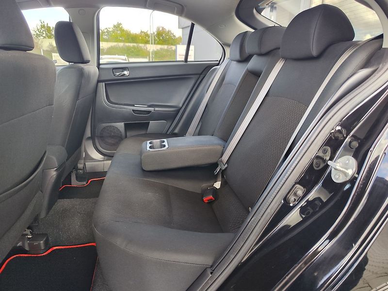 Mitsubishi Lancer 1.6 Mivec/86kW ČR 1.Majitel - fotka 11 z 27