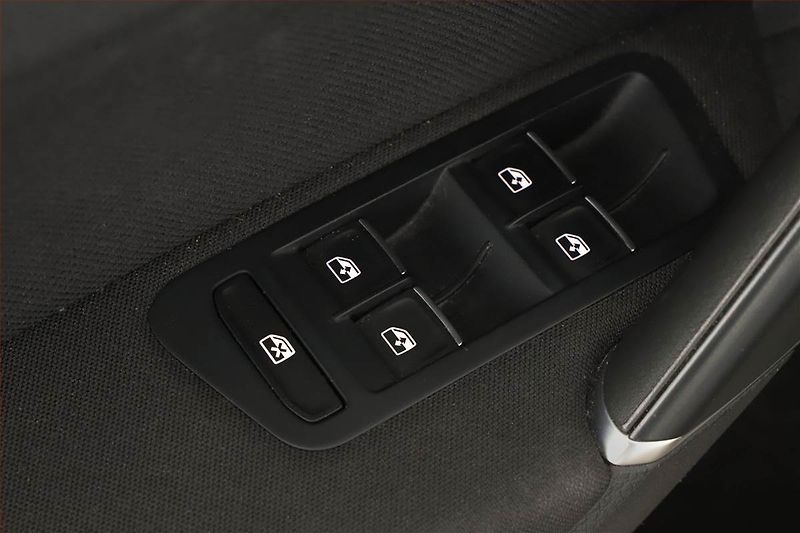 Volkswagen Golf (2020) GTE, Automat, Tempomat - fotka 14 z 16