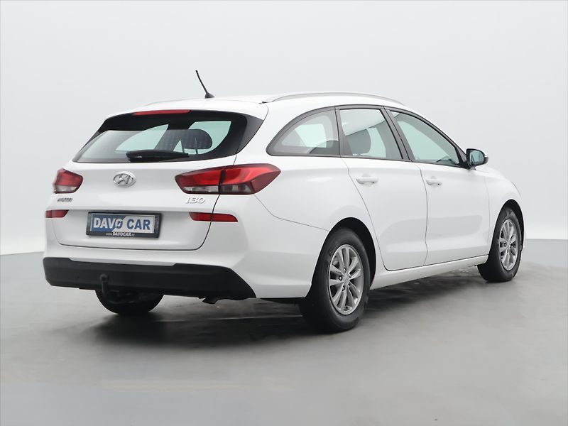 Hyundai i30 1,6 CRDi 81kW Trikolor tažné - fotka 7 z 31
