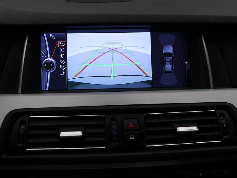 BMW Řada 5 3,0 530d x Drive Tažné Klima - fotka 26 z 38
