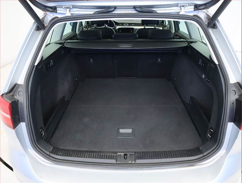 Volkswagen Passat (2017) 2.0 TDI, Kůže, Navi, Tempomat - fotka 14 z 24