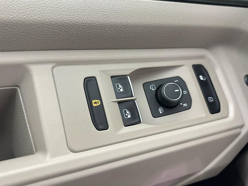 Volkswagen Multivan Life DSG eHybrid - fotka 21 z 30