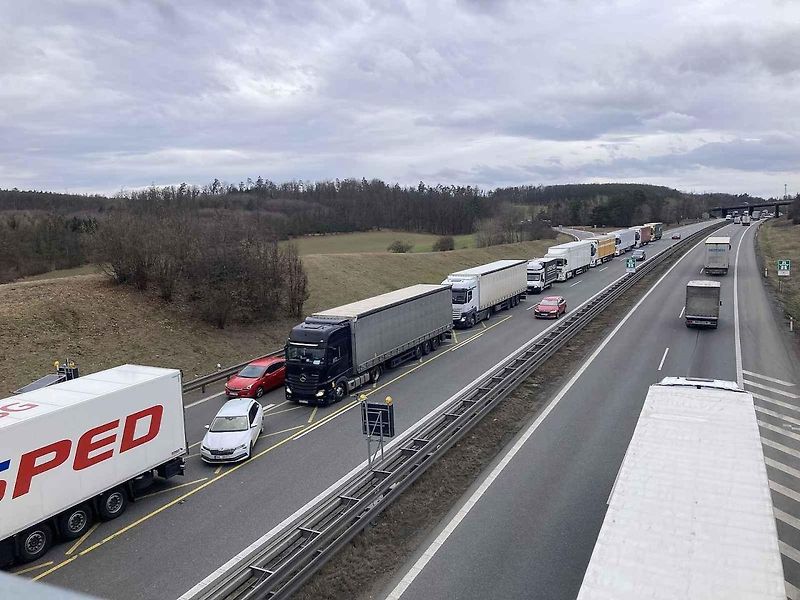 Ve středu se na dálnici D1 ve směru na Brno tvořila i kolona.
