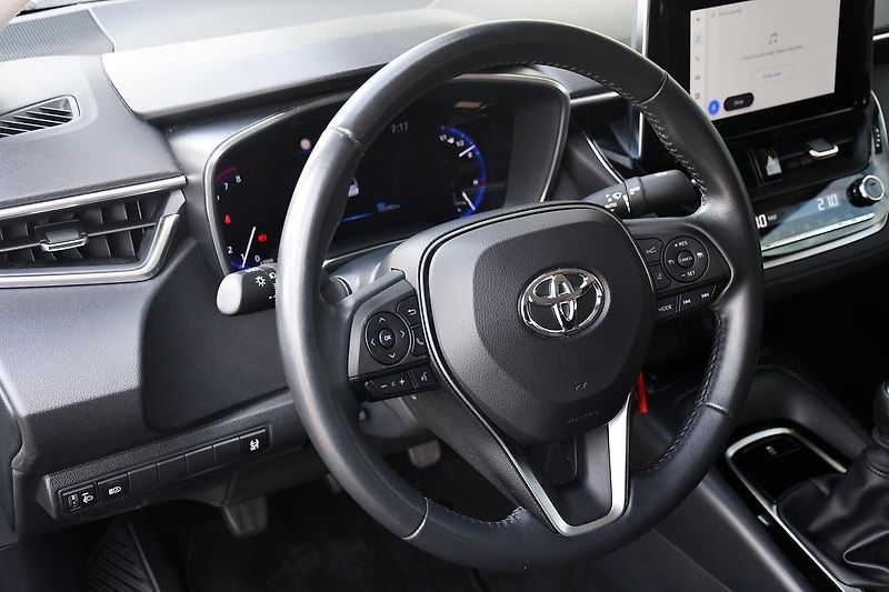 Toyota Corolla 1.5VVT-i 1M 2xKOLA  - fotka 16 z 36