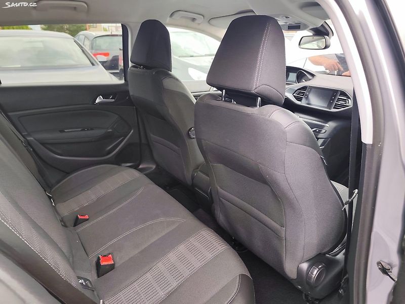 Peugeot 308 (2018) - fotka 18 z 44