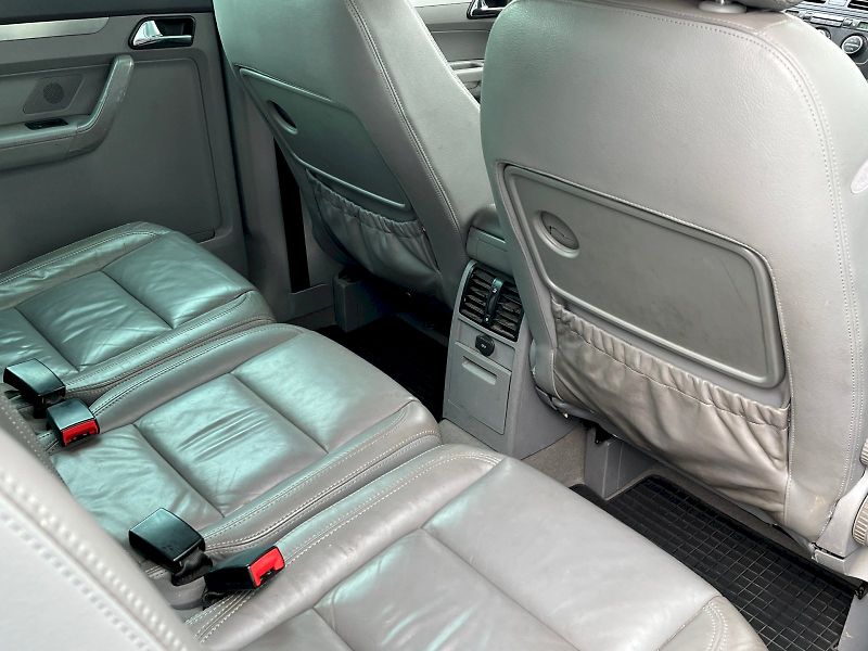 Volkswagen Touran (2004) 2.0 TDI 103 kW DSG Highline - fotka 11 z 23