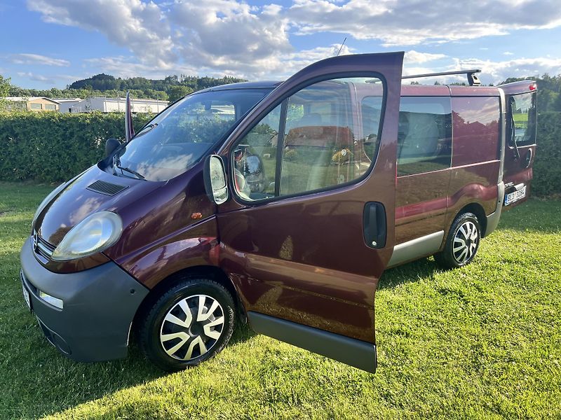 Opel Vivaro 1.9CDTI 74KW,5 MÍST,KLIMA,TZ - fotka 23 z 39