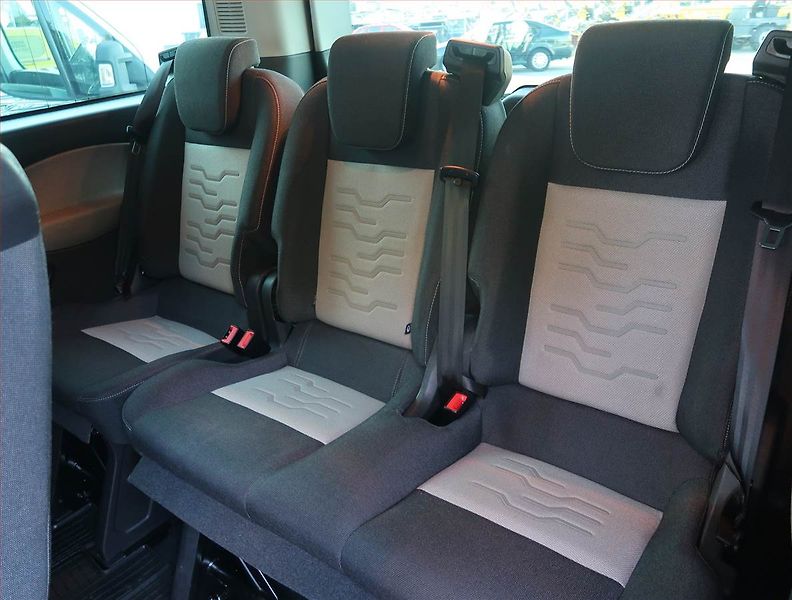 Ford Tourneo Custom (2015) Titanium 2.2 TDCi, ČR - fotka 15 z 25