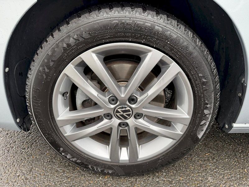 Volkswagen Touran (2024) 1.5 TSI 110kW DSG People - fotka 35 z 35