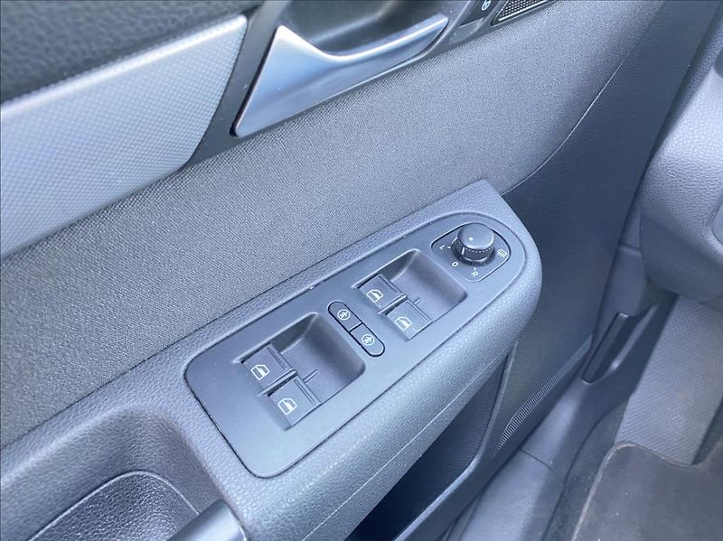 Volkswagen Sharan 2,0 TDI 103kW / DSG / VÝHŘEV - fotka 35 z 46