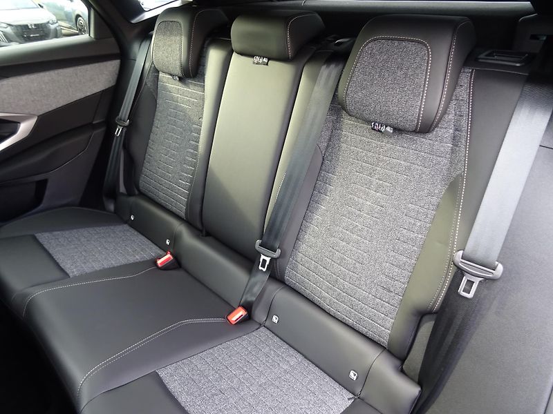 Peugeot 3008 (2026) BUSINESS Hybrid 145k e-DCS6 - fotka 17 z 45