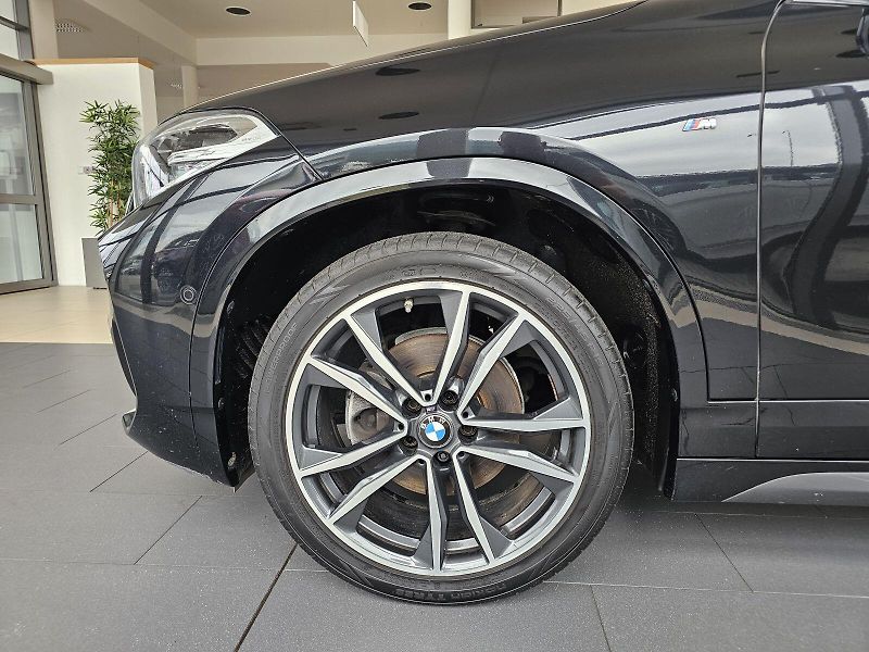 BMW X2 sDrive18i - fotka 3 z 24