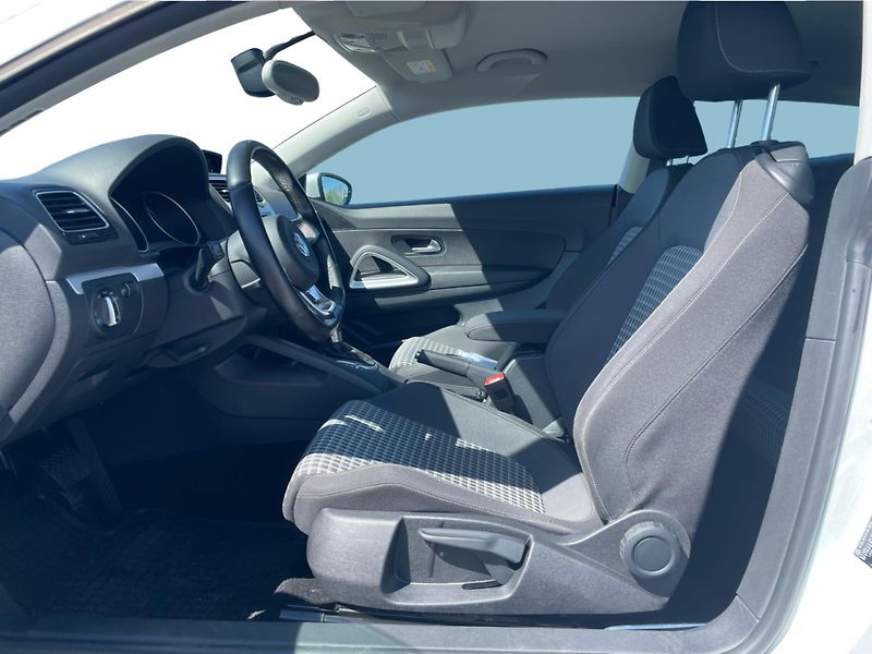 Volkswagen Scirocco 2.0 TSI DSG6° - fotka 11 z 26