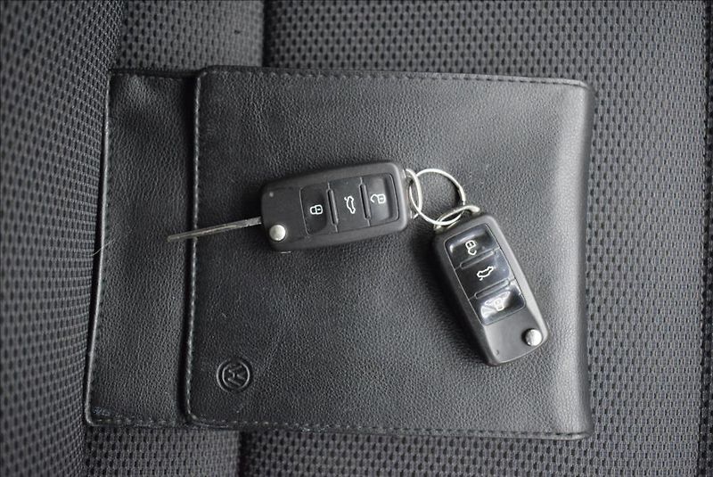 Volkswagen Touran 1,6 TDi, 7-míst,NAVI,1.maj., - fotka 28 z 29