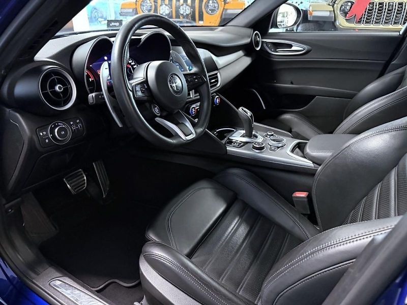 Alfa Romeo Giulia (2023) 2.0T 200k AT8 ZF Sprint - fotka 6 z 19