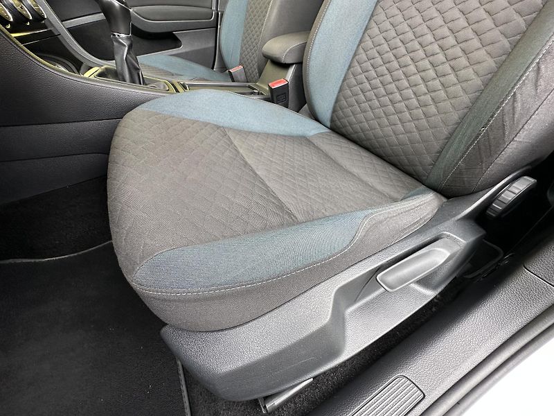 Volkswagen Golf (2019) IQ.DRIVE 1.5TSI110kW 2.Maj. - fotka 9 z 40