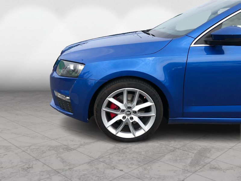 Škoda Octavia Combi 2,0 TDI RS - fotka 10 z 30