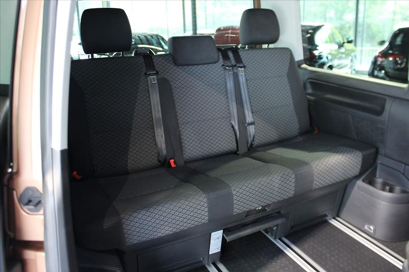 Volkswagen Multivan TDi Trendline DSG Tažné/Fullse - fotka 23 z 28