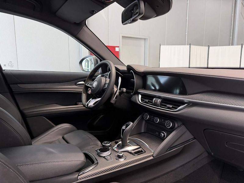 Alfa Romeo Stelvio (2026) Quadrifoglio 2.9 V6 BiTurbo 52 - fotka 21 z 28