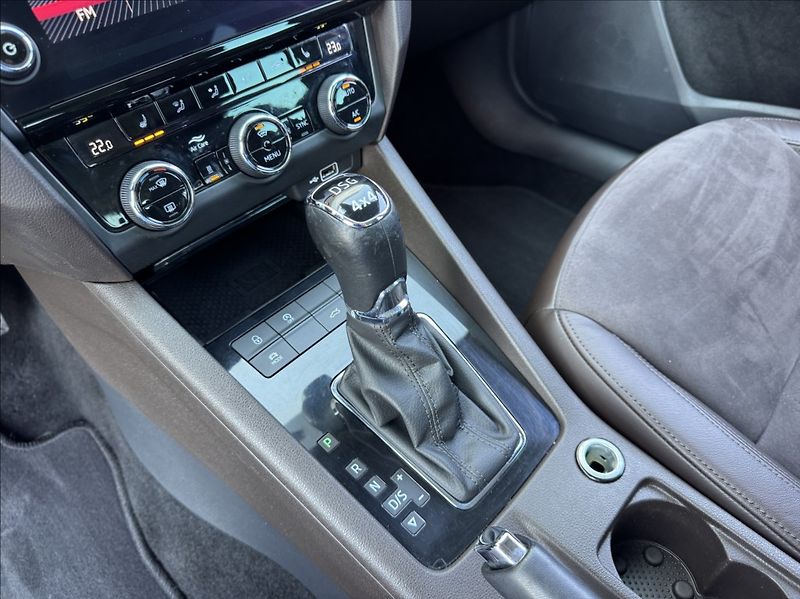 Škoda Octavia 2,0 TSI 140kW DSG L&K 4x4 DPH - fotka 34 z 50
