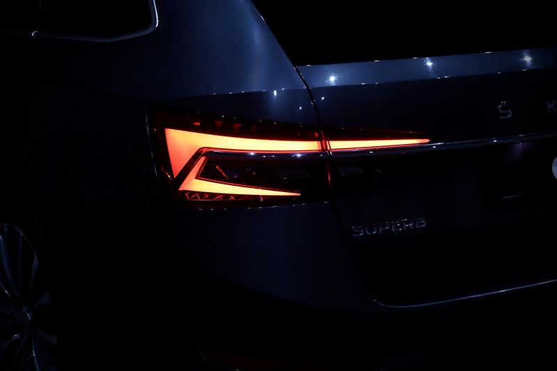 Škoda Superb 3 FL 2.0 TSI 140 kW DSG L&K  - fotka 8 z 52
