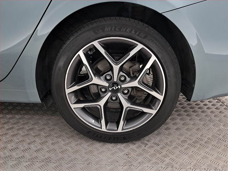 Kia Ceed (2023) Exclusive 1.5 T-GDI, ČR,1.maj - fotka 15 z 18