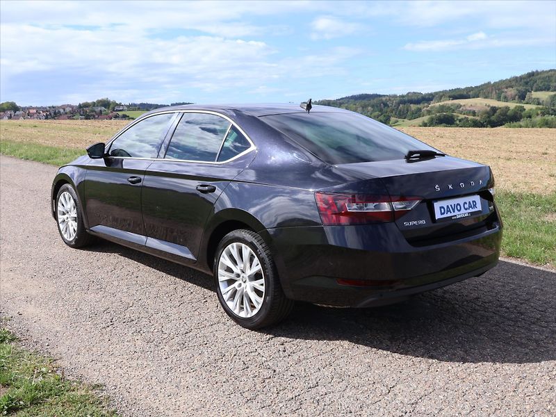 Škoda Superb 2,0 TDI 140kW DSG 4x4 Style CZ - fotka 5 z 35