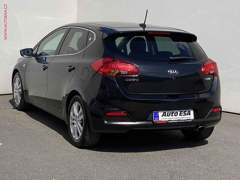 Kia Ceed (2015) 1.6 GDi, Exclusive, navi, - fotka 6 z 19