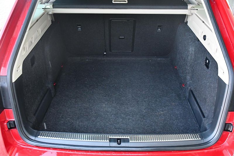 Škoda Superb 2.0TDi147kW STYL DSG 4X4 ČR 1M - fotka 38 z 42