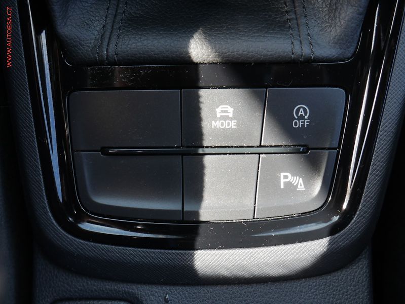 Škoda Scala (2023) 1.0TSi, ČR, Monte Carlo, LED - fotka 15 z 26