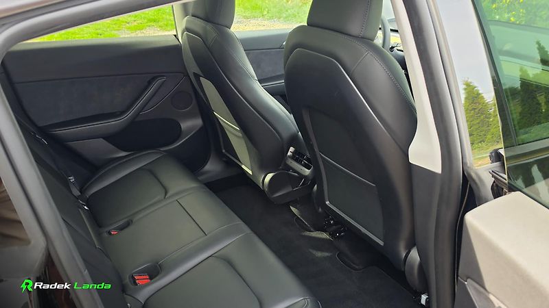 Tesla Model Y (2023) Standard Range | LFP, RWD, AMD - fotka 10 z 11