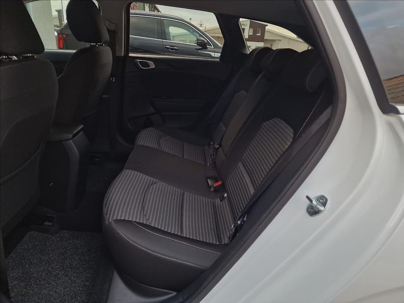 Kia Ceed 1.5 T-GDI 118kW TOP SW,1.Maj. - fotka 17 z 50