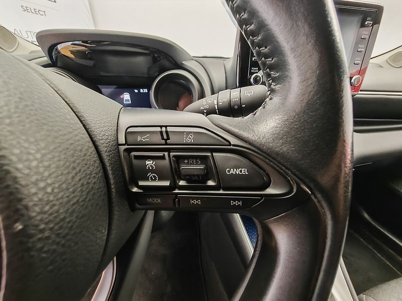 Toyota Yaris 1.5 Hybrid  Comfort Tech Style - fotka 30 z 39