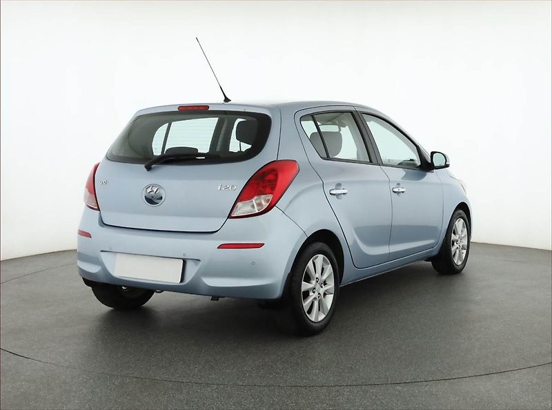 Hyundai i20 (2012) 1.2, Serv.kniha, Tempomat - fotka 5 z 17