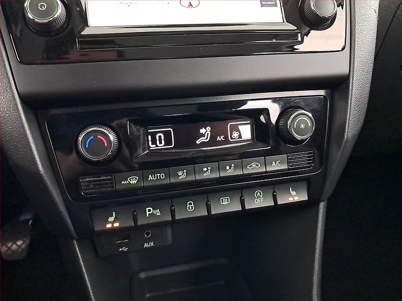 Škoda Rapid (2017) 1.0 TSI, Navi, Bi-Xenony - fotka 16 z 20