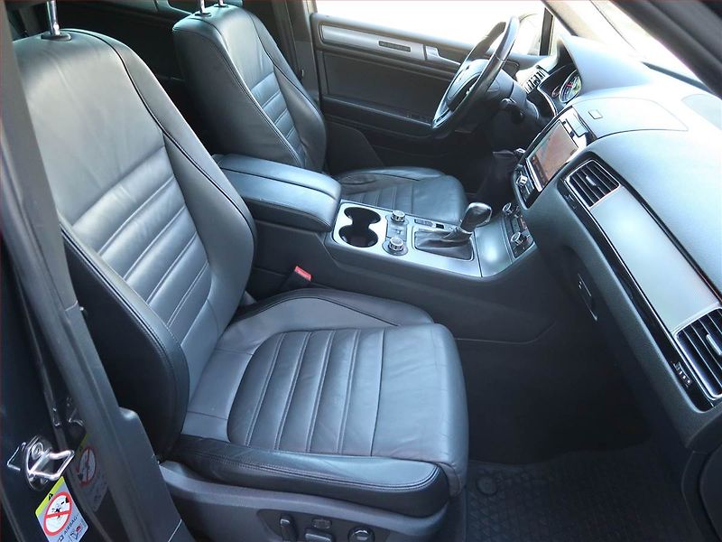 Volkswagen Touareg (2012) R-Line 3.0 TDI, 4X4, Automat - fotka 9 z 19