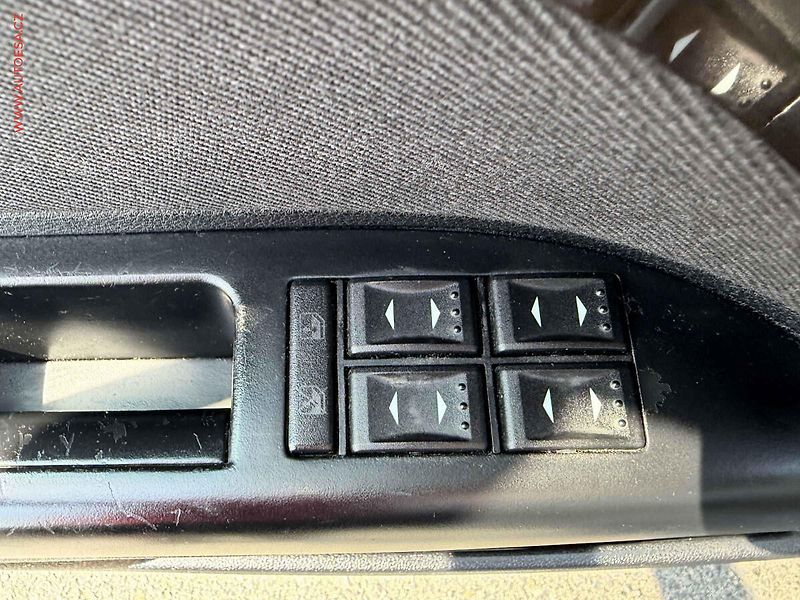 Ford Mondeo (2006) 1.8SCi, AC, výhřev sed - fotka 11 z 16