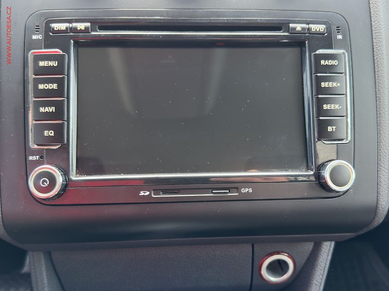 Volkswagen Touran (2013) 1.6 TDi DSG, DSG, AC - fotka 15 z 19