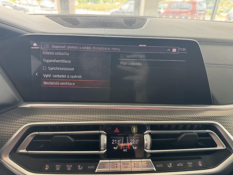 BMW X6 (2019) 40i REZERVACE - fotka 40 z 43