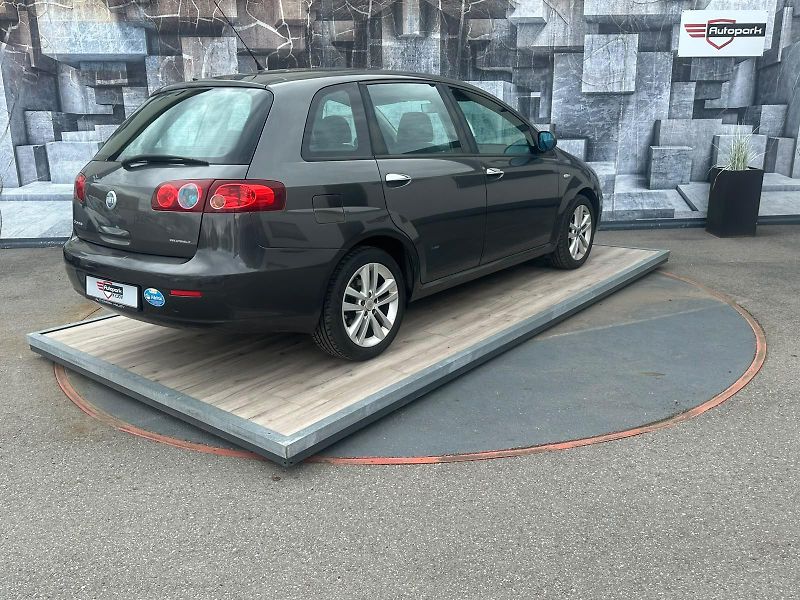 Fiat Croma (2005) 1.9JTD, 88KW - fotka 6 z 18