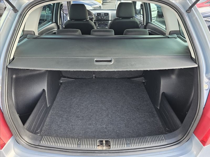Škoda Fabia II 1,2TSi 77KW Ambiente - fotka 23 z 42