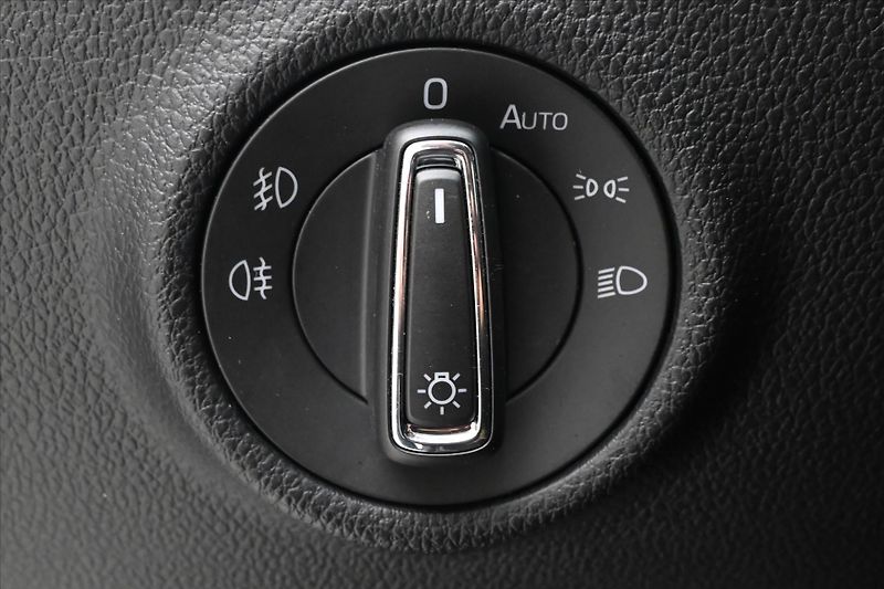 Škoda Superb 2,0 TDI 110 kW DSG Style Záruk - fotka 27 z 33