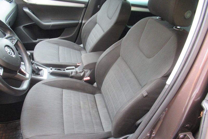 Škoda Octavia 1.6 TDI AUT. KLIMA NAVI TAŽNÉ - fotka 18 z 24